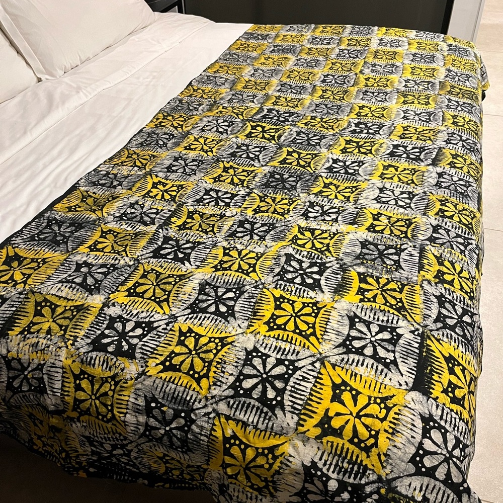 West African batik fabric black yellow white print on lightweight cotton voile - Picture 10 of 10